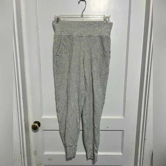 ATHLETA Coaster Luxe Waffle High Rise Jogger
$89 Size S - Picture 1 of 4